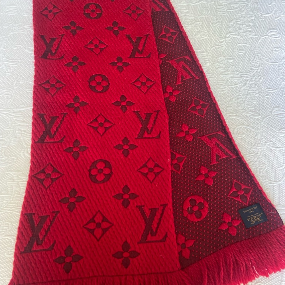Authentic LOUIS VUITTON 
Red Geometric Pattern Scarf with Fringe.